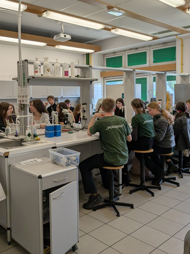 Warsztaty dla uczniów z okazji wręczenia nagród za najlepsze plakaty w konkursie Żywności nie marnuję, planetę szanuję