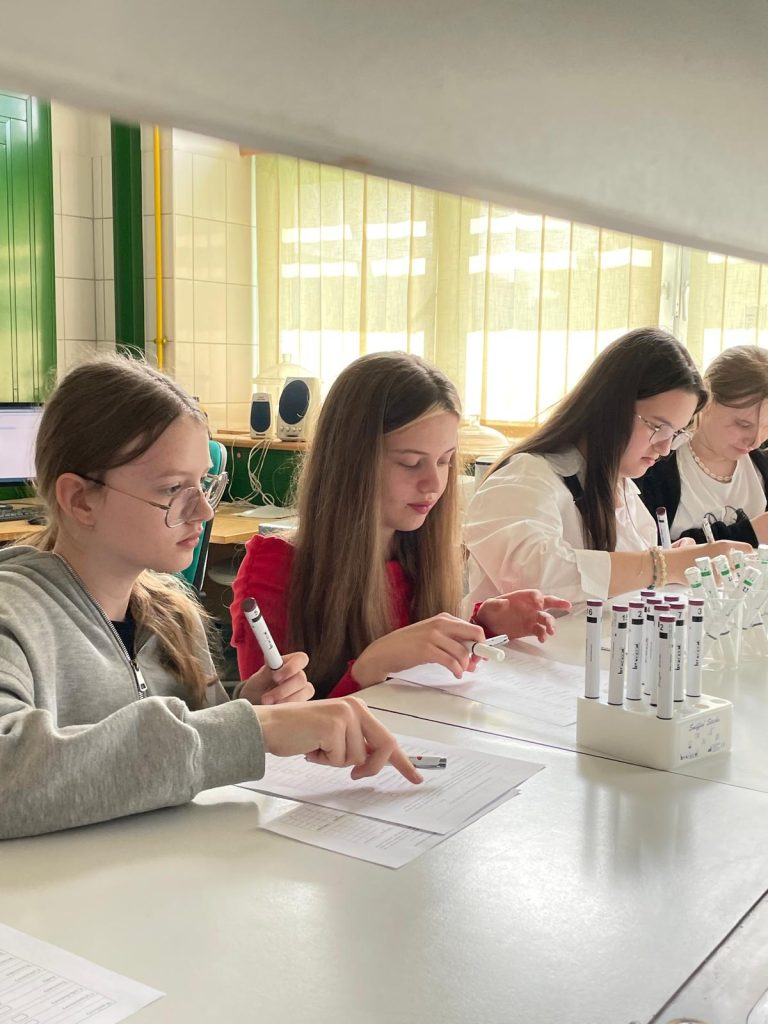 Warsztaty dla uczniów z okazji wręczenia nagród za najlepsze plakaty w konkursie Żywności nie marnuję, planetę szanuję